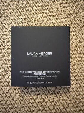 Laura Mercier Translucent Pressed Setting Powder - Ultra-Blur